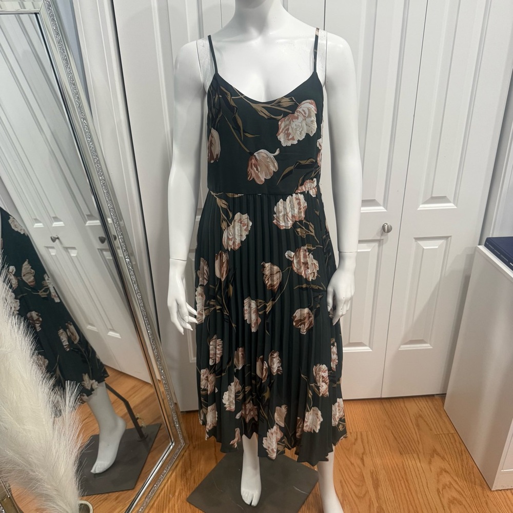 a new day Black Floral Pleated Midi Dress